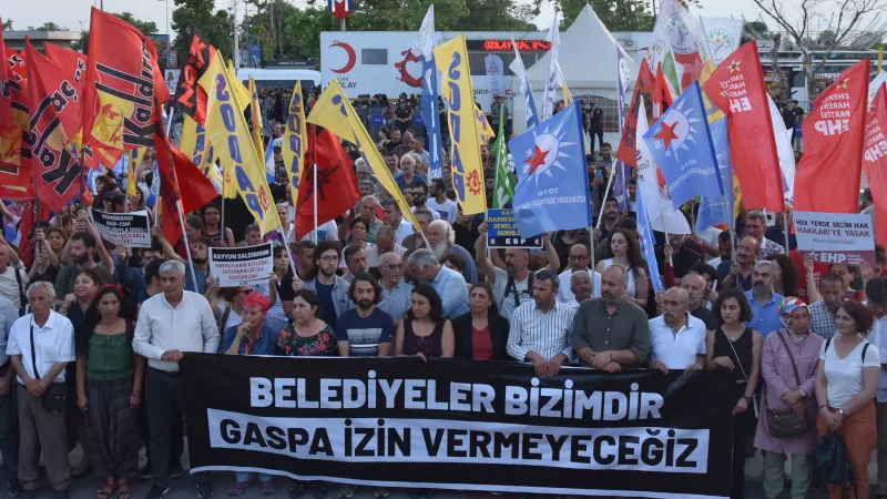 On two aspects of the mass movement